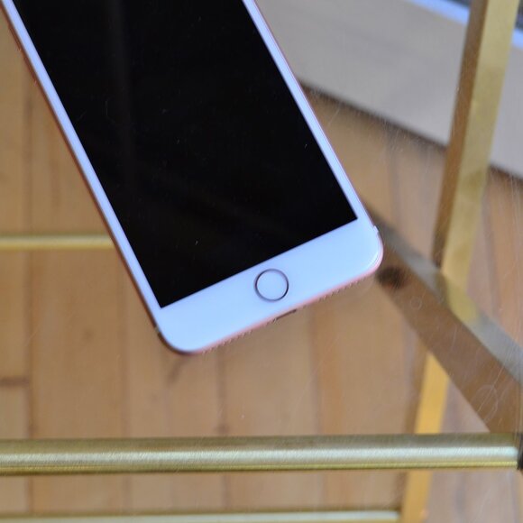 Iphone 7+ For parts only - Picture 2 of 12